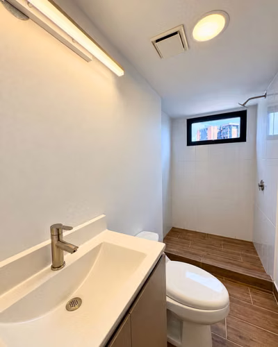 APARTAMENTO EN RENTA ZONA 4 NIVEL ALTO PARA ESTRENAR - Miniatura 5