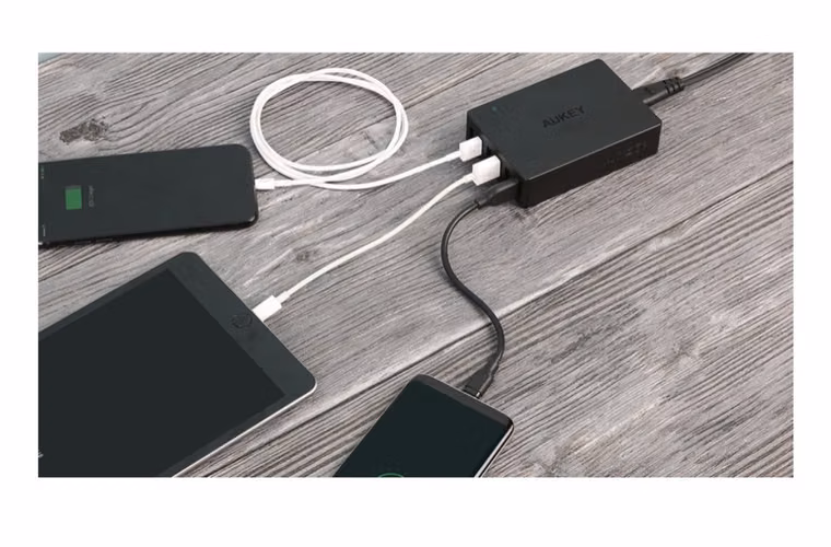 Cargador Aukey 6 puertos