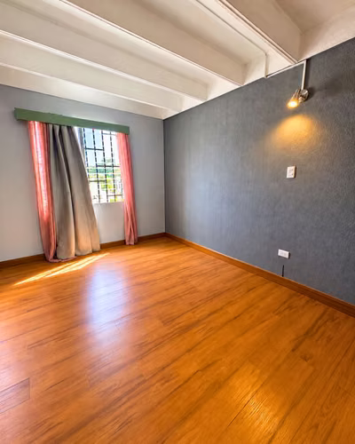 CASA EN VENTA ZONA 17 DENTRO DE GARITA REMODELADA - Miniatura 4