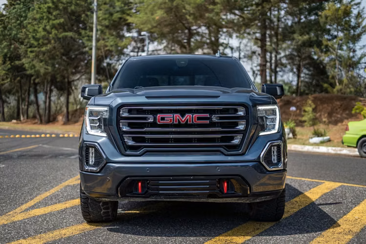 GMC SIERRA AT4 RECIBO VEHÍCULOS GANGA