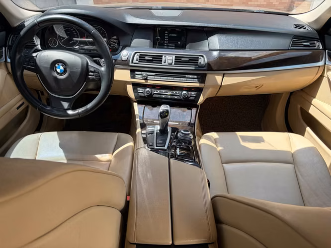 BMW 528i de Agencia Modelo 2013