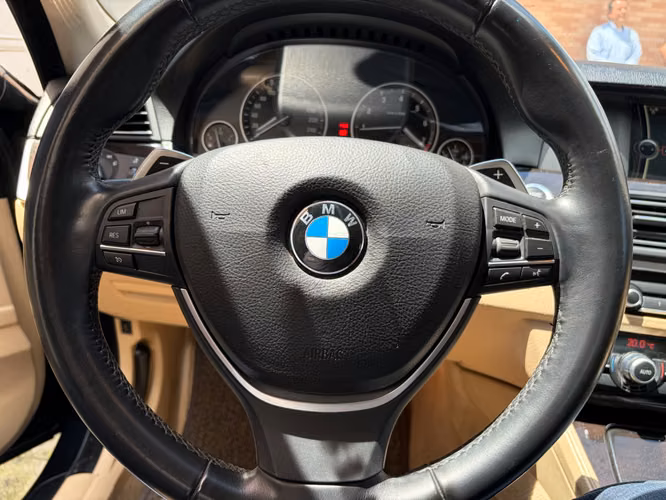 BMW 528i de Agencia Modelo 2013