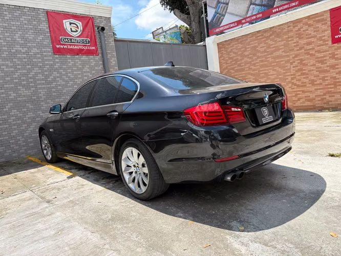 BMW 528i de Agencia Modelo 2013