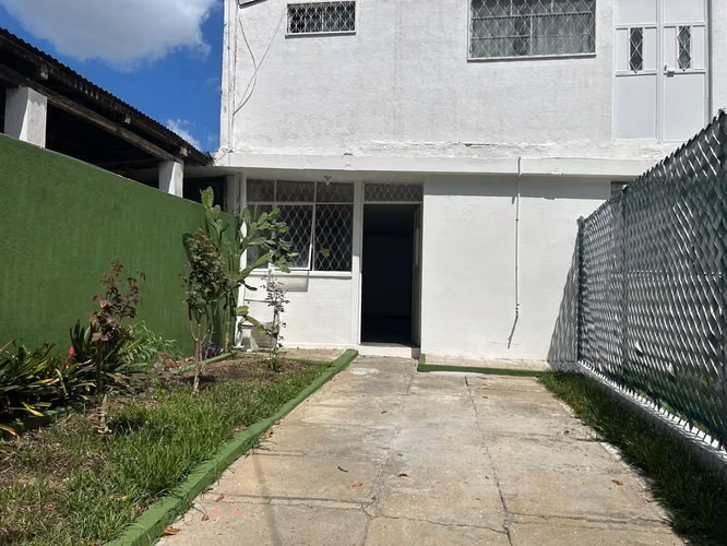 Alquilo casa para empresa