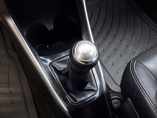 TOYOTA YARIS E