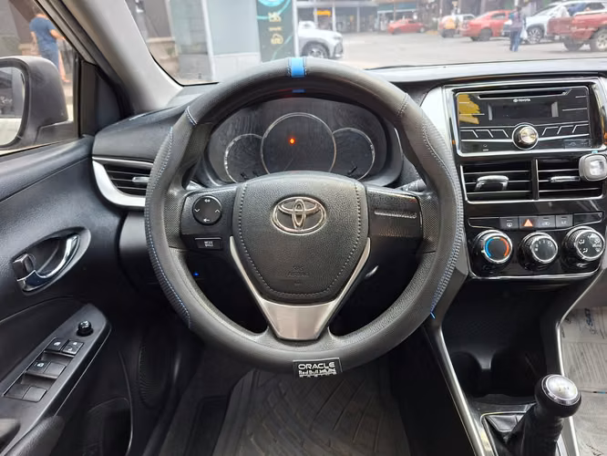 TOYOTA YARIS E