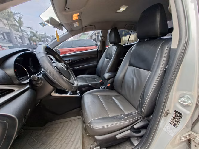 TOYOTA YARIS E