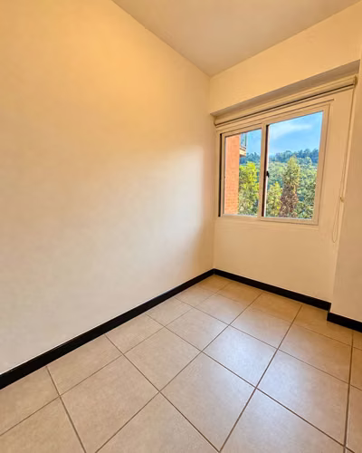 APARTAMENTO EN RENTA ZONA 16 CON LÍNEA BLANCA - Imagen 4