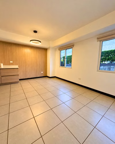 APARTAMENTO EN RENTA ZONA 16 CON LÍNEA BLANCA - Imagen 9