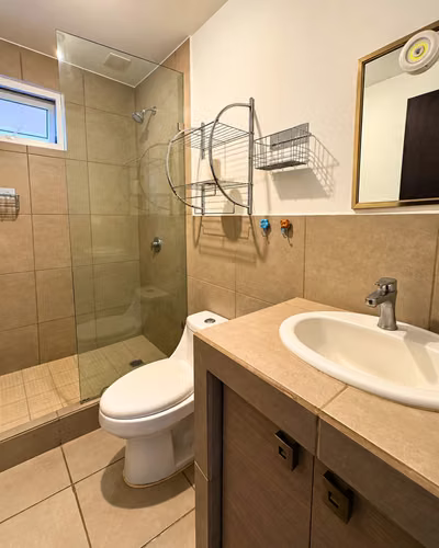 APARTAMENTO EN RENTA ZONA 16 CON LÍNEA BLANCA - Imagen 6