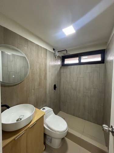 Amplio apartamento en colonia Mariscal zona 11 - Imagen 8