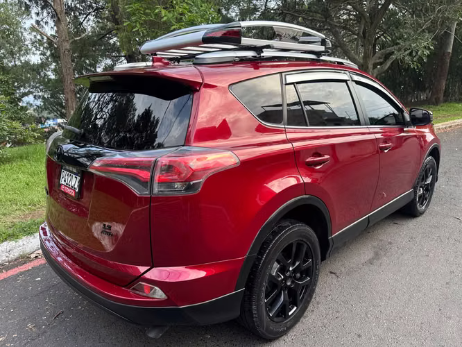 TOYOTA RAV4 LE 4X4 2018 - todas sus bolsas, recién ingresada. - Imagen 9