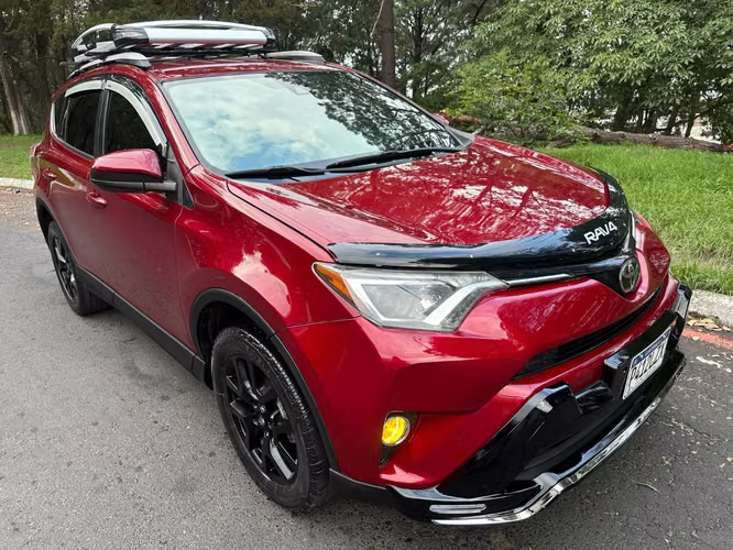 TOYOTA RAV4 LE 4X4 2018 - todas sus bolsas, recién ingresada. - Imagen 3