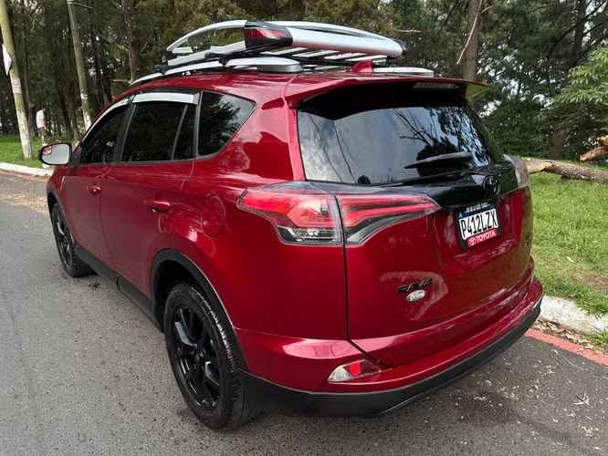 TOYOTA RAV4 LE 4X4 2018 - todas sus bolsas, recién ingresada. - Imagen 4