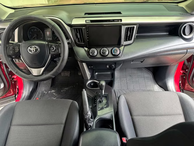 TOYOTA RAV4 LE 4X4 2018 - todas sus bolsas, recién ingresada. - Imagen 6