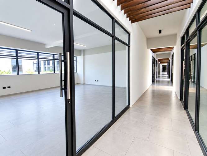 Oficina en Renta – InterNaranjo Empresarial, cerca de Condado Naranjo - Imagen 1