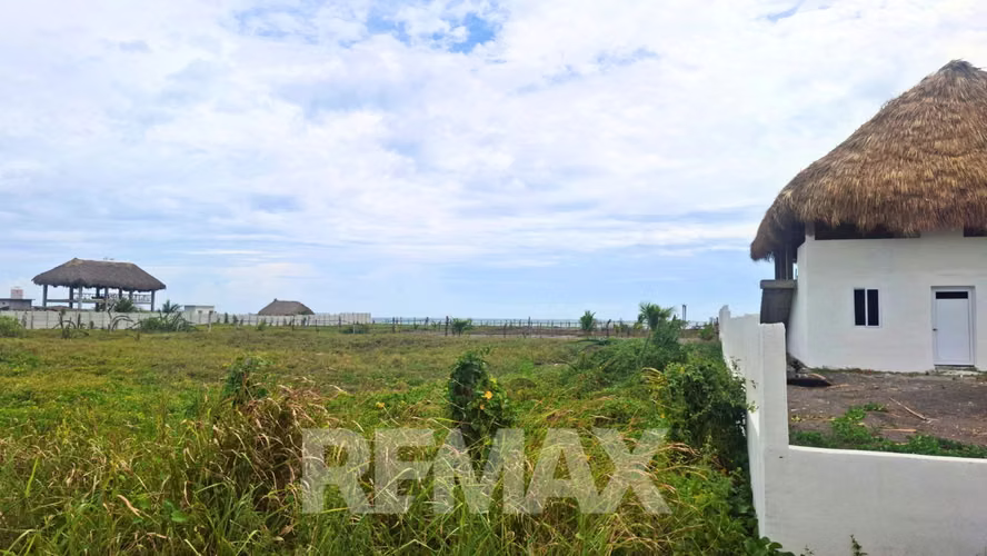 Venta de 2 terrenos juntos en la playa.