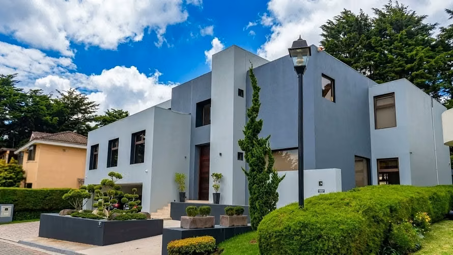 Casa con jardín y 5 dormitorios en Venta en Muxbal KM 10.5