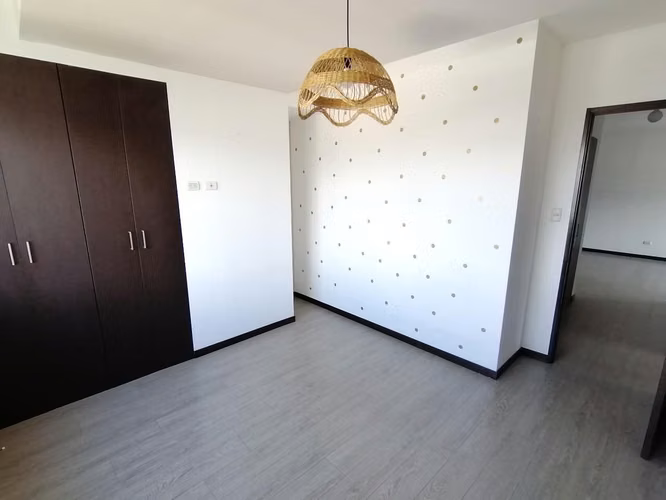 APARTAMENTO EN RENTA EN ZONA 10 EDIFICIO NEO - Miniatura 7