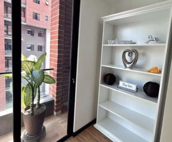 APARTAMENTO AMUEBLADO EN RENTA – ESSENZA ZONA 13 | VISTA AL JARDÍN Y EQUIPADO | PV - Imagen 2
