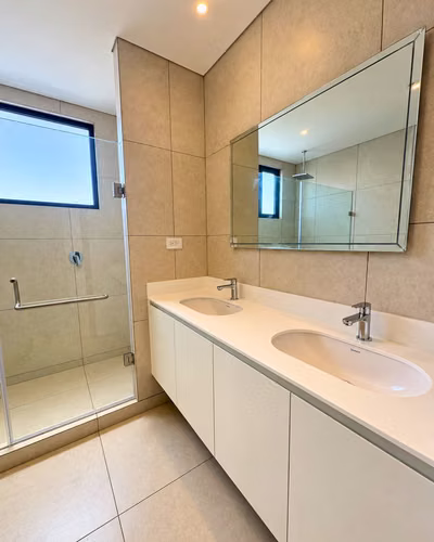 APARTAMENTO EN RENTA ZONA 10 CON LÍNEA BLANCA FERRE 10 - Miniatura 10