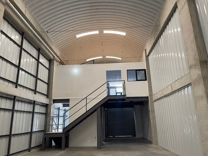 OFIBODEGA EN VENTA/RENTA KM 13 SANTA ROSALÍA | 11 M DE ALTURA, OFICINAS Y 5 PARQUEOS | PV