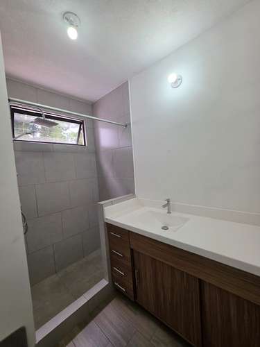 CASA EN VENTA PORTAL DEL BOSQUE IV | AMPLIO JARDÍN, 5 PARQUEOS Y CLUB CON PISCINA | PV - Imagen 4