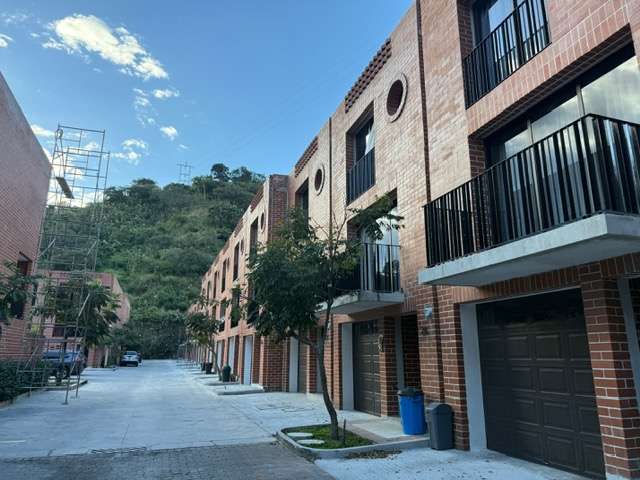 Vendo casa en Zona 13 CONDOMINIO CAÑADAS DE ELGIN - Imagen 1