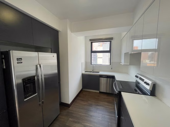 Rento apartamento en Zona 14 EDIFICIO EXCLUSIVO ROOFTOP CON PISCINA - Miniatura 10