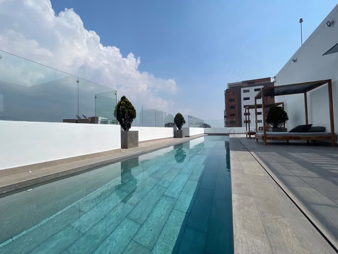 Rento apartamento en Zona 14 EDIFICIO EXCLUSIVO ROOFTOP CON PISCINA - Miniatura 4