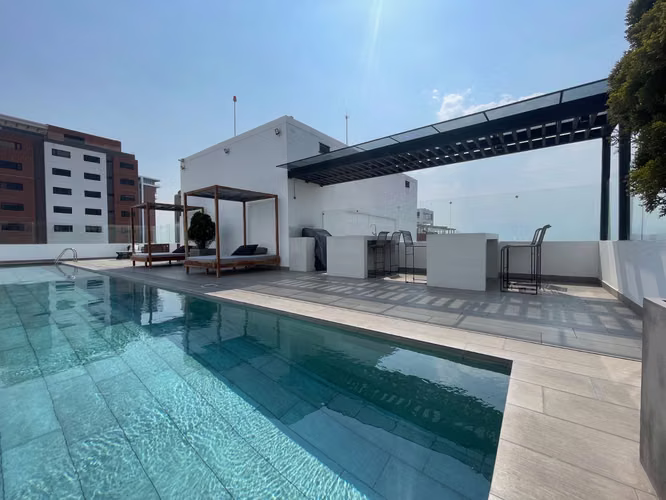 Rento apartamento en Zona 14 EDIFICIO EXCLUSIVO ROOFTOP CON PISCINA - Miniatura 2