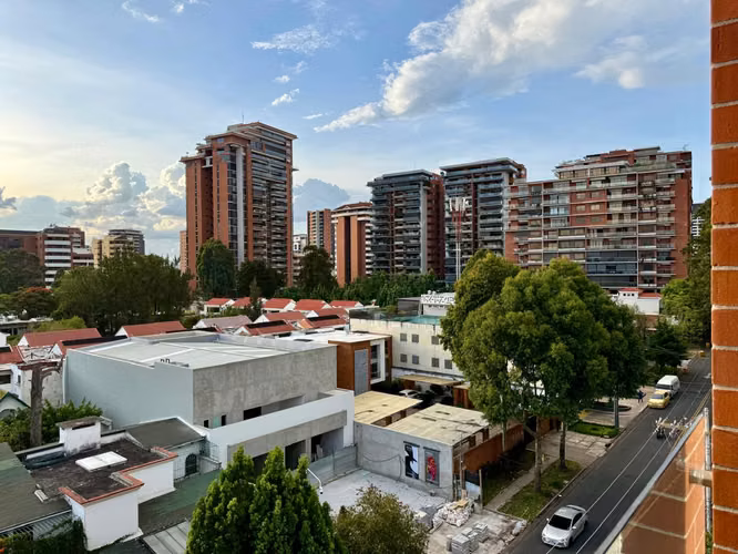 APRTAMENTO EN RENTA EN ZONA 14
