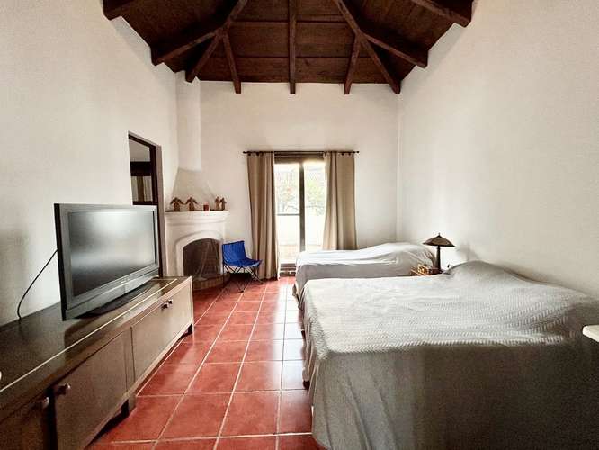 VENDO LINDA Y AMPLIA CASA A POCOS MTS DEL CASCO DE ANTIGUA - Imagen 7