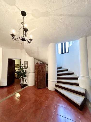 VENDO LINDA Y AMPLIA CASA A POCOS MTS DEL CASCO DE ANTIGUA - Imagen 2