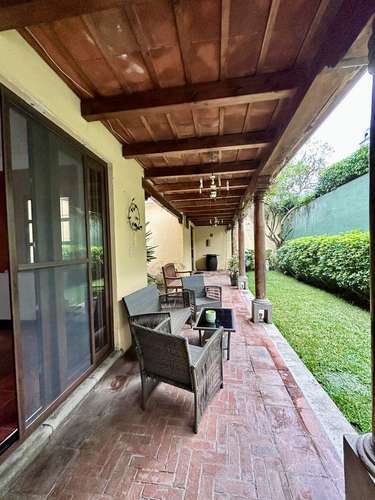 VENDO LINDA Y AMPLIA CASA A POCOS MTS DEL CASCO DE ANTIGUA - Imagen 4