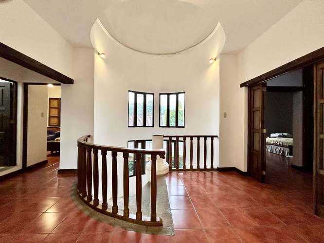 VENDO LINDA Y AMPLIA CASA A POCOS MTS DEL CASCO DE ANTIGUA - Imagen 9