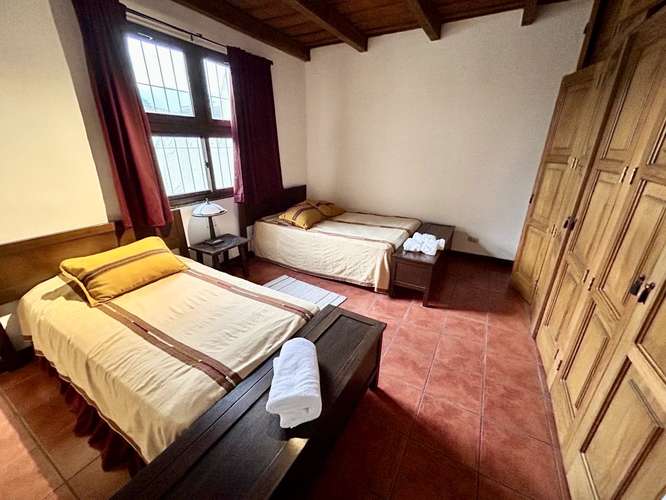 VENDO LINDA Y AMPLIA CASA A POCOS MTS DEL CASCO DE ANTIGUA - Imagen 6