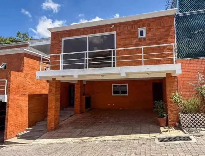 AMPLIA CASA EN VENTA EN EXPLANADA CAYALA ZONA 16