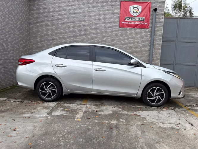 Toyota Yaris G de Agencia Modelo 2022 - Imagen 2