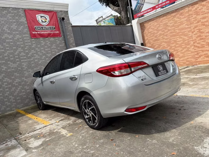 Toyota Yaris G de Agencia Modelo 2022 - Imagen 4