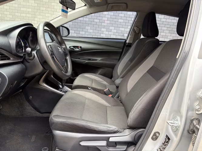 Toyota Yaris G de Agencia Modelo 2022 - Imagen 12