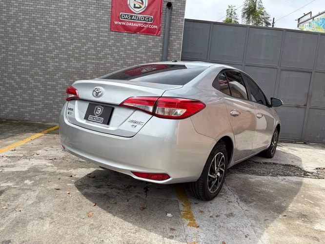 Toyota Yaris G de Agencia Modelo 2022 - Imagen 3