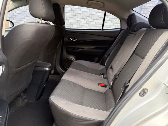 Toyota Yaris G de Agencia Modelo 2022 - Imagen 13