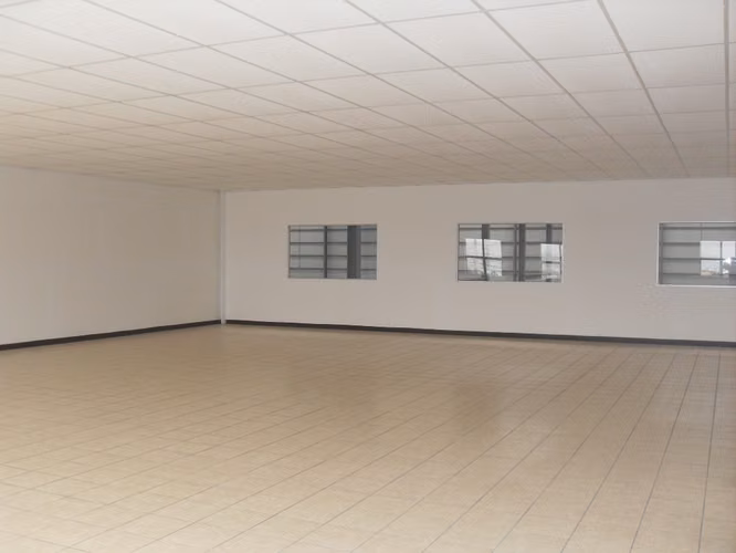 BODEGA EN ALQUILER 2,200 M2, 3 ANDENES DE CARGA, AMPLIA AREA DE MANIOBRAS