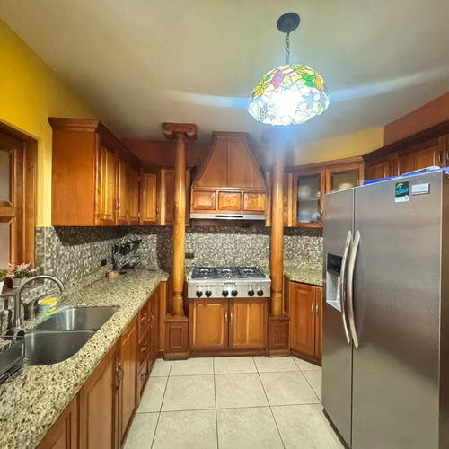 HERMOSA Y AMPLIA CASA EN VENTA EN CONDOMINIO LOS MANANTIALES KM 18.5 SAN JOSE PINULA - Imagen 4