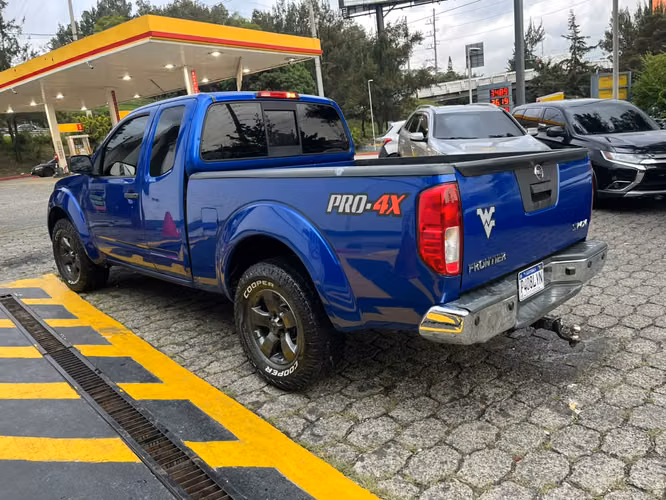 Nissan frontier automático 4x4 v6 2013 - Imagen 4