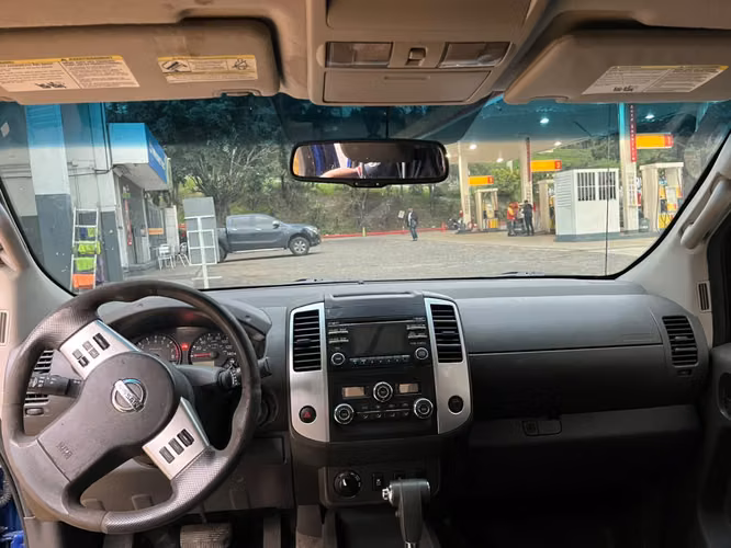 Nissan frontier automático 4x4 v6 2013 - Imagen 8