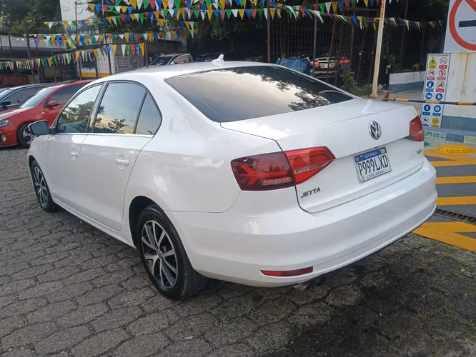 Volkswagen jetta 1.8 turbo 2015  - Imagen 4