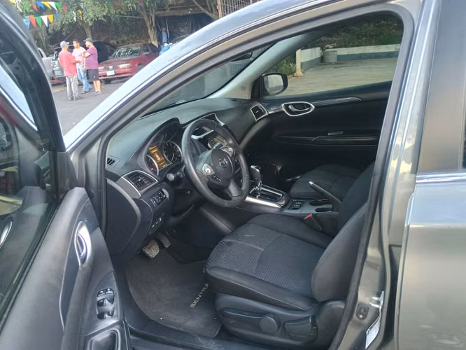 Nissna sentra sr automático 2016 - Imagen 9