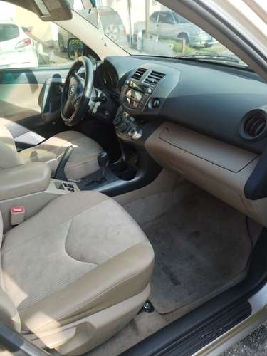 VENDI RAV 4 MODELO 2011 AUTOMÁTICA  - Imagen 4